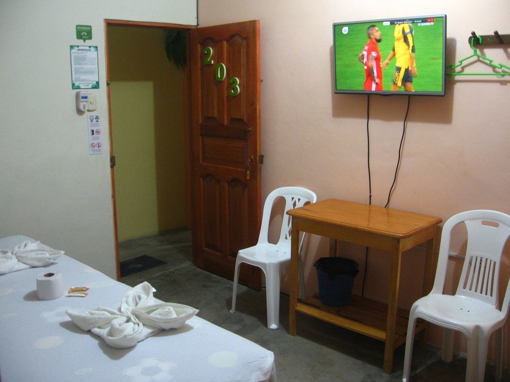 Amazon House Hostel Iquitos Exterior foto